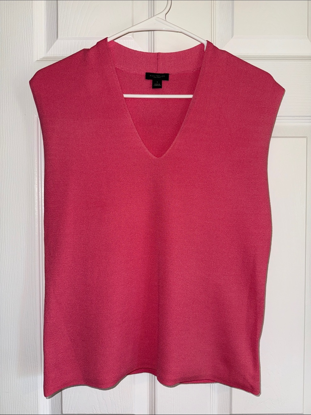 Ann Taylor Sleeveless V-Neck Pink Top